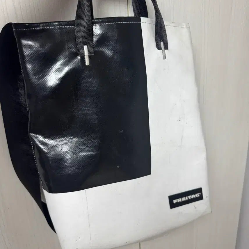 [BUNJANG] Freitag Leland Black & White Messenger Bag / 프라이탁 리랜드 검흰 판매
