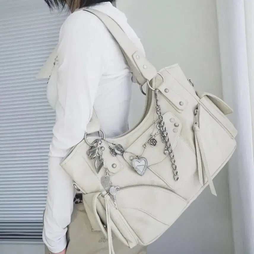[BUNJANG] IUGAMAKARAS Studded Leather Shoulder Bag Cream / 이우가마카라스 iugamakaras 스터드 레더 숄더백  크림