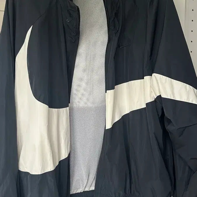 [BUNJANG] Nike Big Swoosh Windbreaker Jacket Black White / 나이키 빅스우시 바람막이 블랙 화이트
