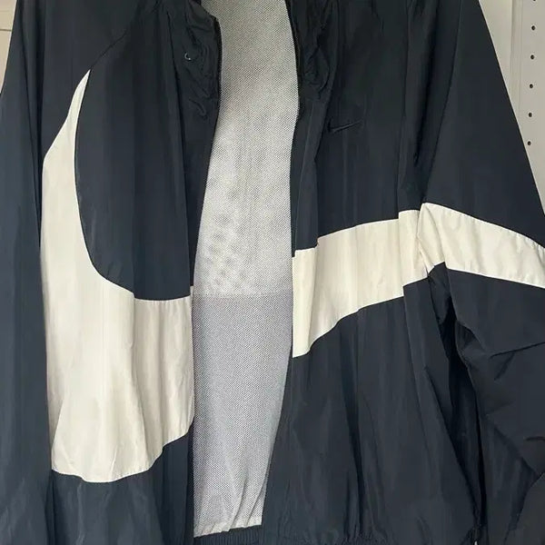 [BUNJANG] Nike Big Swoosh Windbreaker Jacket Black White / 나이키 빅스우시 바람막이 블랙 화이트