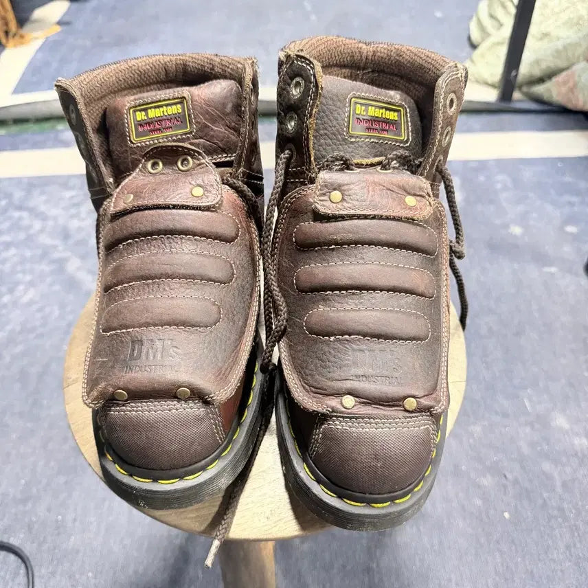 [BUNJANG] Dr. Martens Industrial Metatarsal Steel Toe Work Boots - Brown (UK 7 / 260mm) / [정품] 닥터마틴 인더스트리얼 메타타설 스틸토 워크부츠 브라운 (UK7 / 260mm)