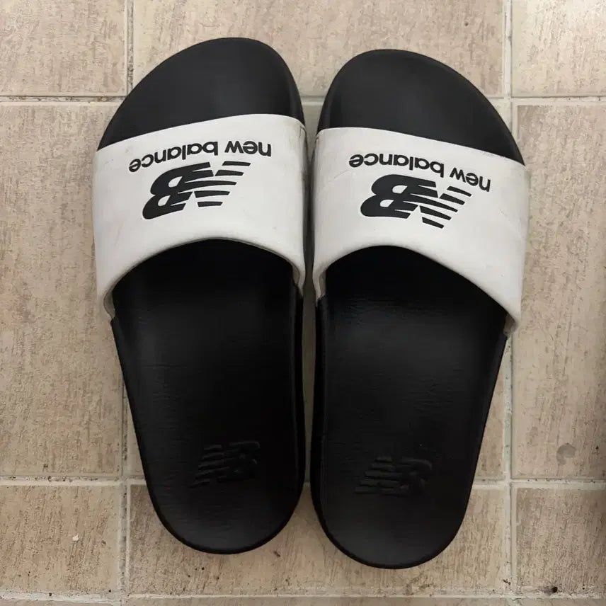 [BUNJANG] New Balance Slippers (240mm) / [ 거의 새상품 ] 뉴발란스 슬리퍼 240
