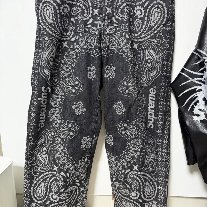 [BUNJANG] Supreme Bandana Jacquard Baggy Jeans Black 30 / 슈프림 반다나 자카드 배기 진 블랙 30