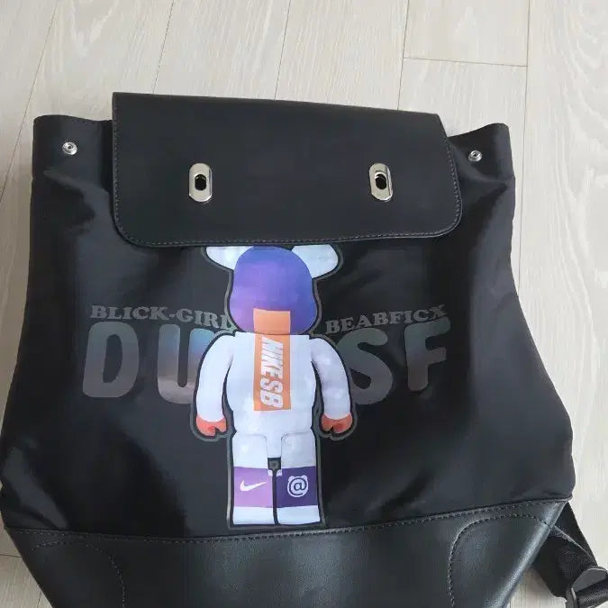 [BUNJANG] Bee Embroidered Backpack Black PU Leather / 백팩 블랙