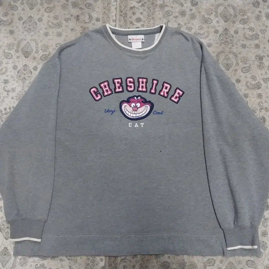 [BUNJANG] Disney Parks Cheshire Cat Oversized Sweatshirt 2XL / 디즈니랜드 USA  체셔캣 오버핏 맨투맨 2XL