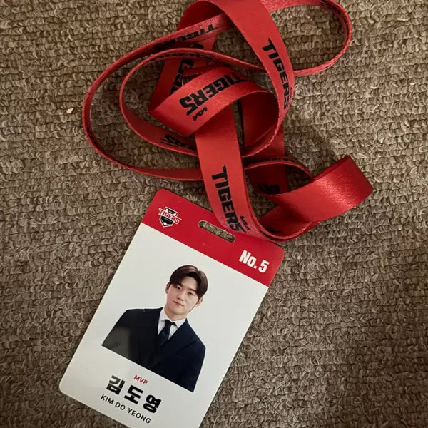 [BUNJANG] KIA Tigers Kim Do-young Player Employee ID Lanyard with Autograph / [희귀] KIA 타이거즈 김도영 선수 카드 사원증 목걸이
