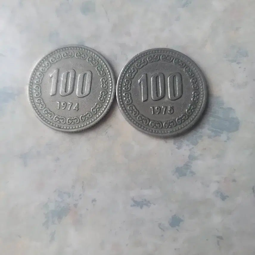[BUNJANG] 1974 & 1975 100 Won Coins (2-Coin Bundle) / 100원 동전 1974년 1975년