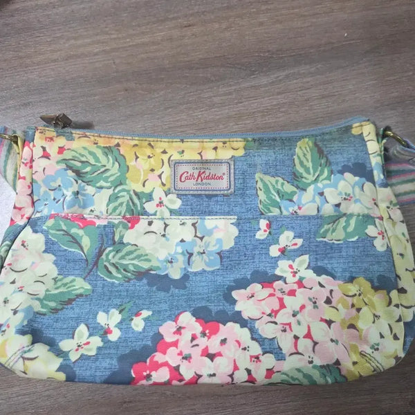 [BUNJANG] Cath Kidston Flower Canvas Crossbody Bag / [정품] 캐스키드슨 플라워 캔버스 크로스백 (사용감 감안)