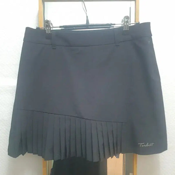[BUNJANG] TORBIST Women's Golf Asymmetrical Pleated Culotte Skirt (Built-in Shorts) / [70] 톨비스트 여성 골프 언발 플리츠 큐롯 스커트 (속바지형/상태최상)