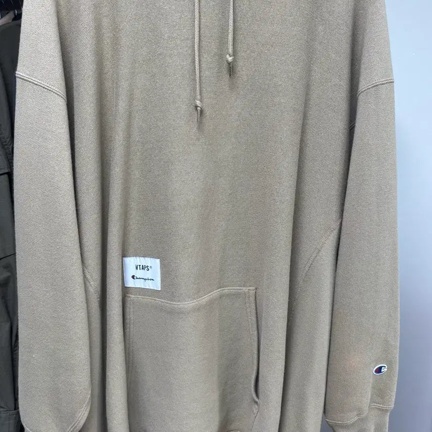 [BUNJANG] WTAPS x Champion Collaboration Hoodie Beige / WTAPS 챔피온 후드 베이지
