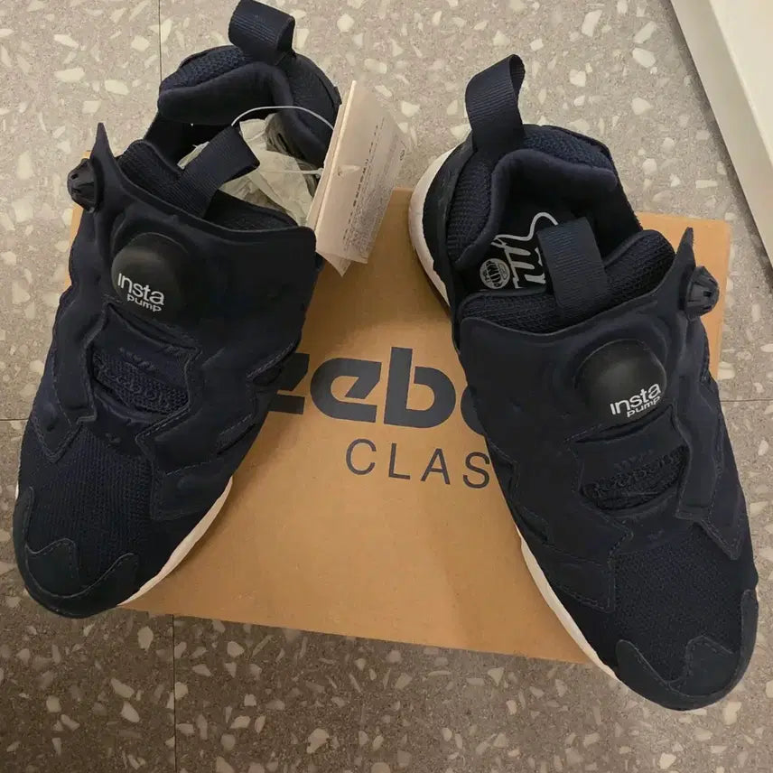 [BUNJANG] Reebok Instapump Fury OG MU Navy White Sneakers (Size 220) / (새상품)리복 인스타펌프 퓨리 OG MU  네이비 화이트 운동화 220사이즈
