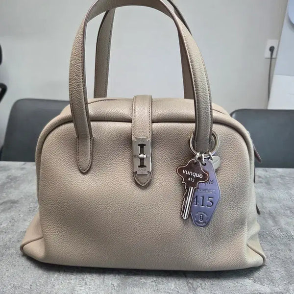 [BUNJANG] VUNQUE Torque Tote Bag Medium Almond Beige / 분크 토크 토트백 아몬드베이지 M