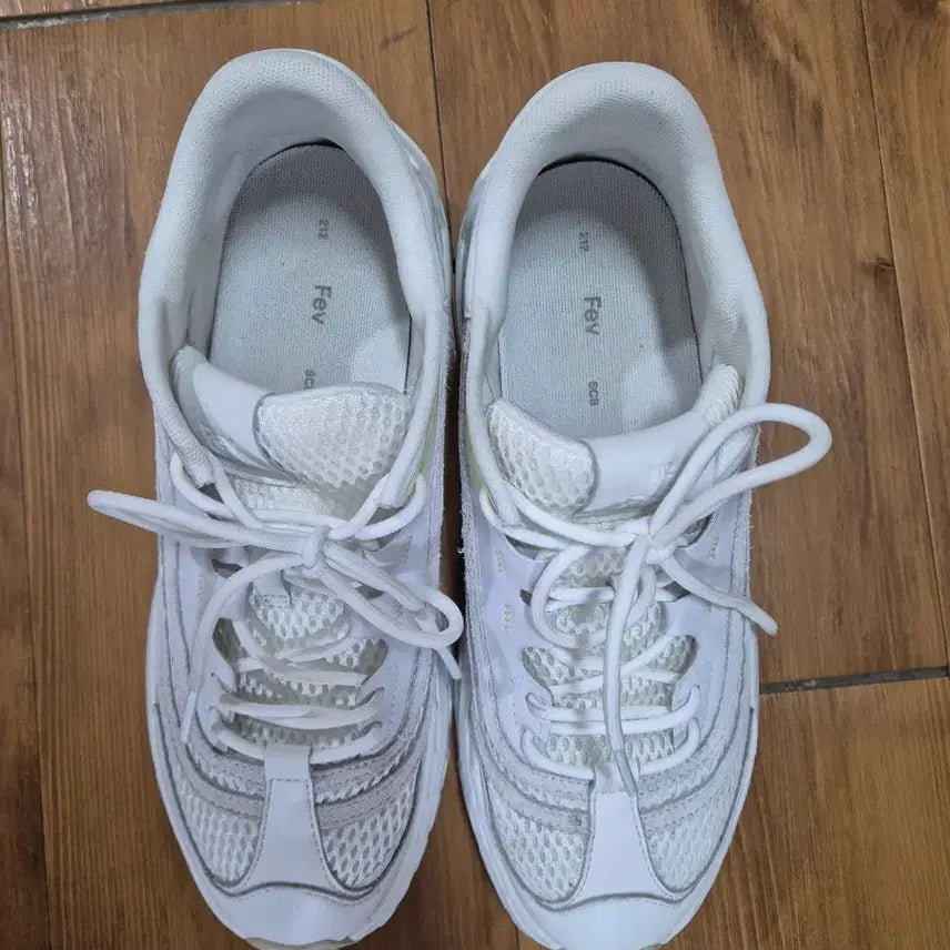 [BUNJANG] SUECOMMA BONNIE White Sneakers Size 255 / 슈콤마보니 운동화 255