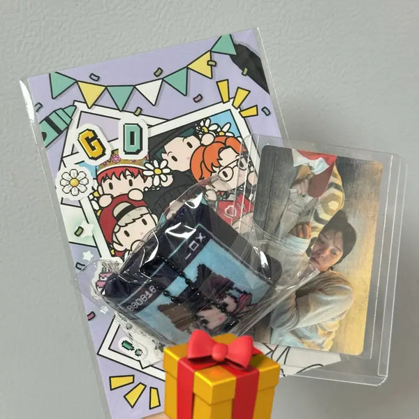 [BUNJANG] G-Dragon Birthday Photocard, Keychain, Postcard Bundle Set / 지드래곤 지디 생일선물 포카 키링 엽서 풀세트 양도