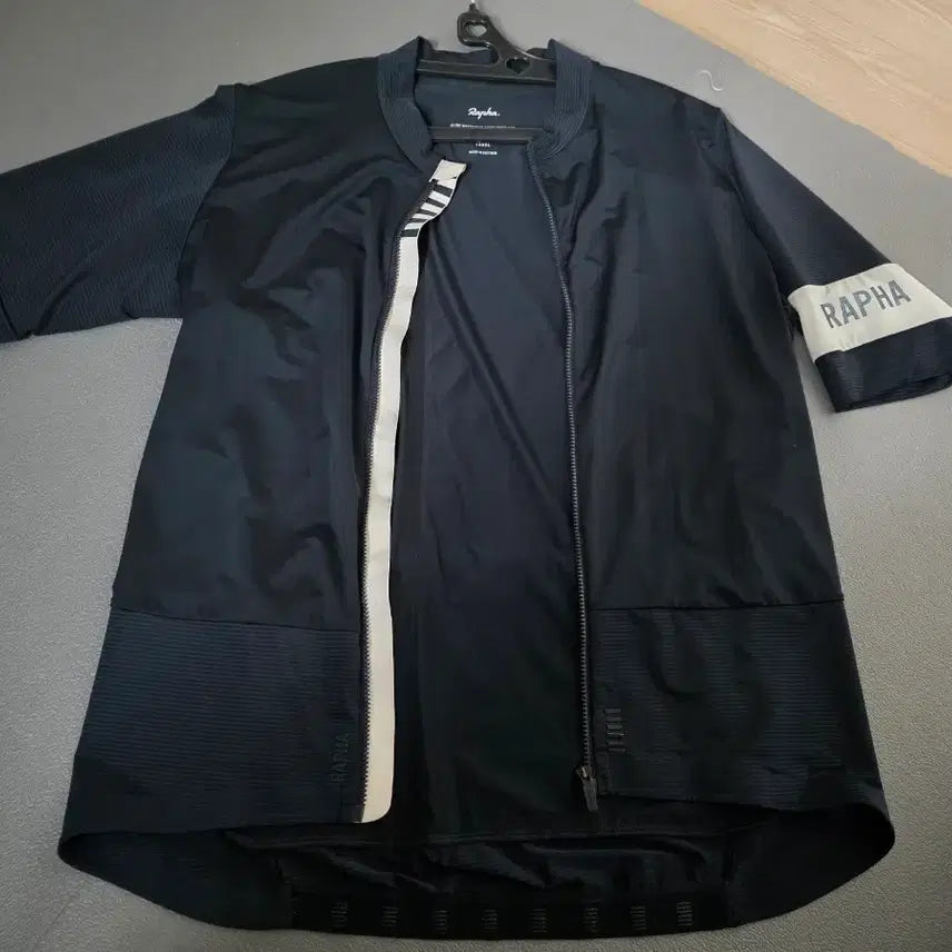 [BUNJANG] Rapha Cycling Jersey - Black - L Size / 라파 사이클링 져지 블랙 l 사이즈 팝니다