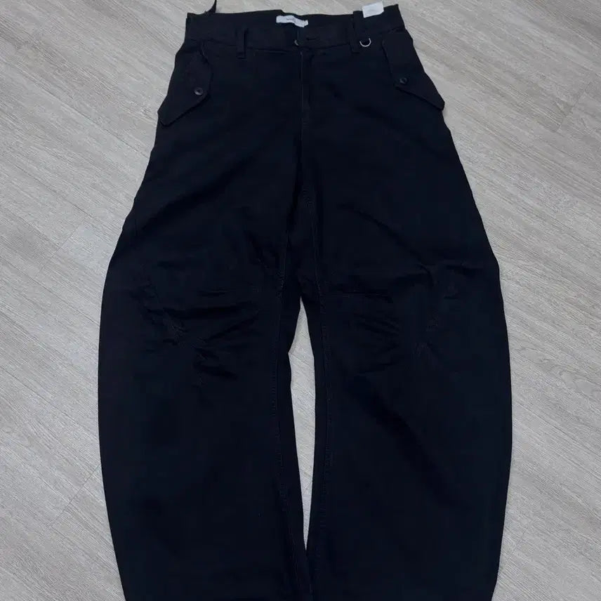 [BUNJANG] Arban Triple Leaf Curved Pants Triple Black / [3] 아르반 트리플 리프 커브드 팬츠 트리플 블랙