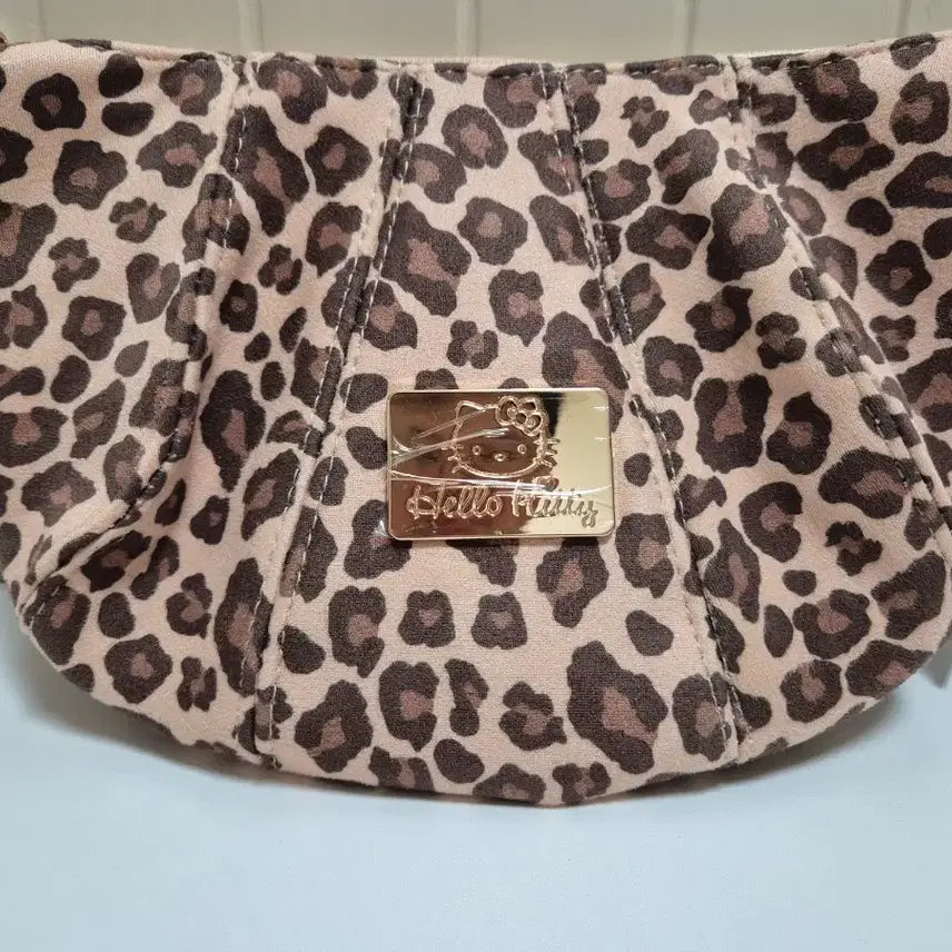 [BUNJANG] Sanrio Hello Kitty Leopard Print Crossbody Bag / 산리오 정품 헬로키티 호피 레오파드 크로스백 (새상품)