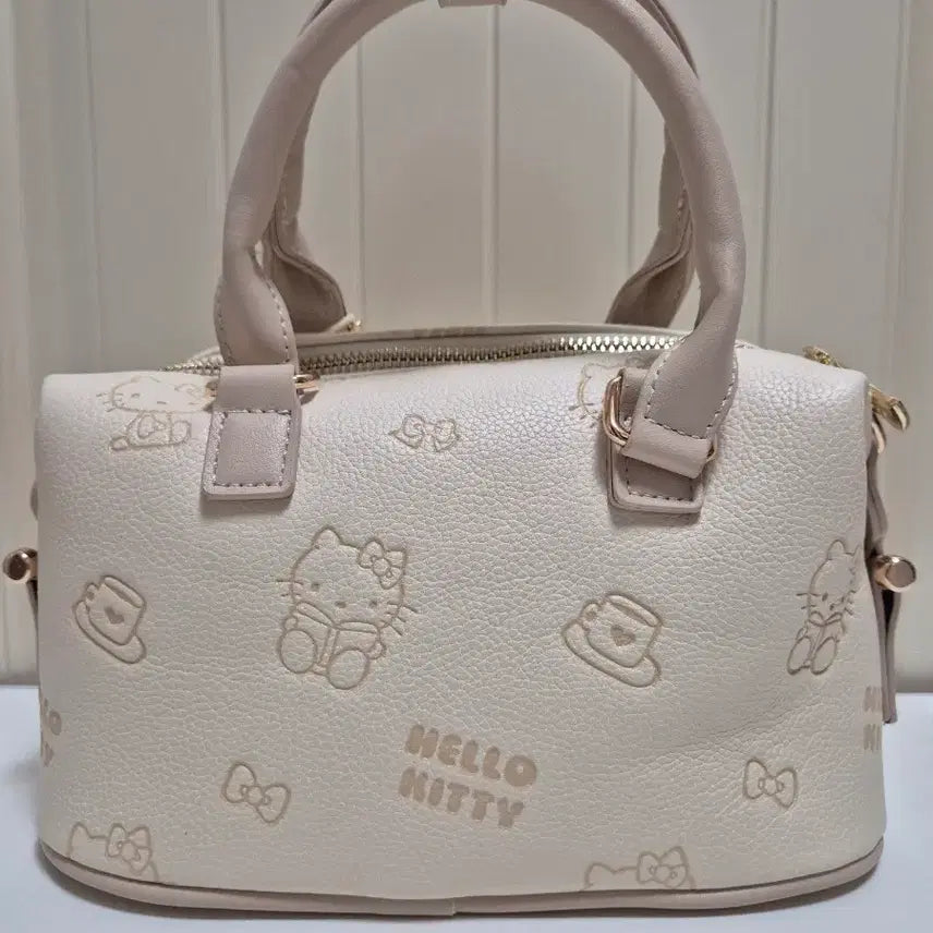 [BUNJANG] Sanrio Authentic Hello Kitty Engraved Mini Tote Bag Crossbody Bag / [산리오 정품] 헬로키티 각인 미니 토트백 크로스백 (새상품)