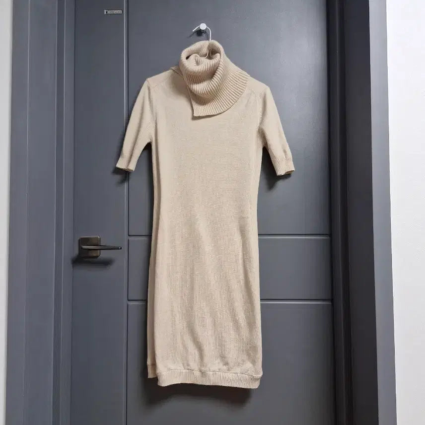 [BUNJANG] Time Beige Turtleneck Short-Sleeve Knit Dress / 타임 .정품. 베이지색 터틀넥 반팔 니트롱 원피스.  66