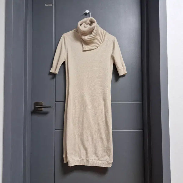 [BUNJANG] Time Beige Turtleneck Short-Sleeve Knit Dress / 타임 .정품. 베이지색 터틀넥 반팔 니트롱 원피스.  66