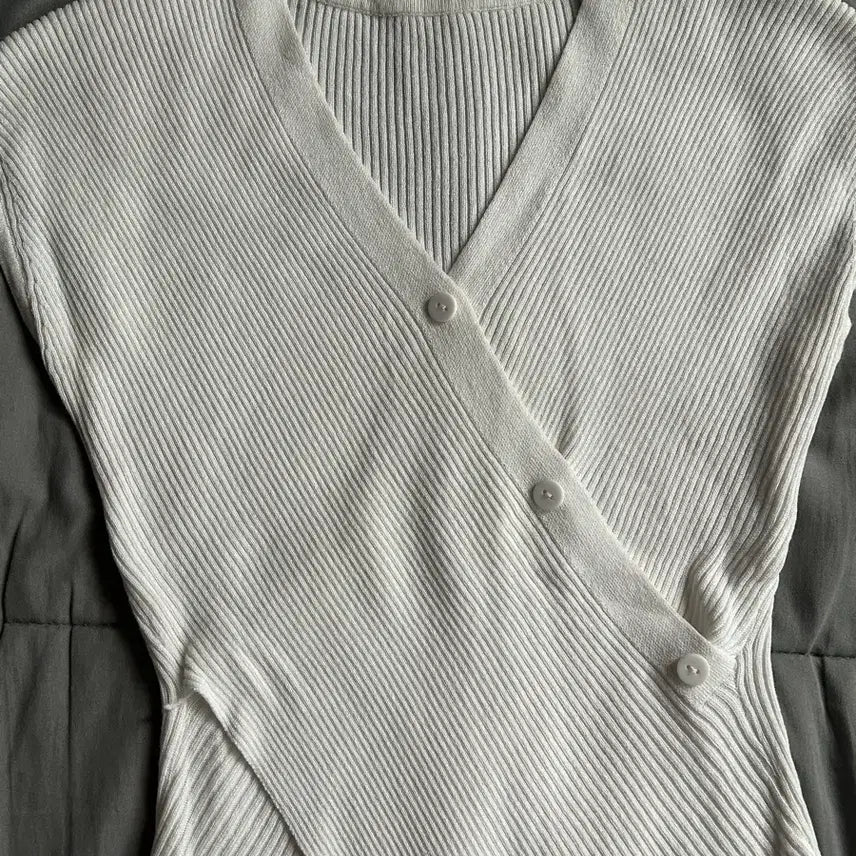 [BUNJANG] White Ribbed Knit Sleeveless Top / 화이트 랩 니트 민소매 나시
