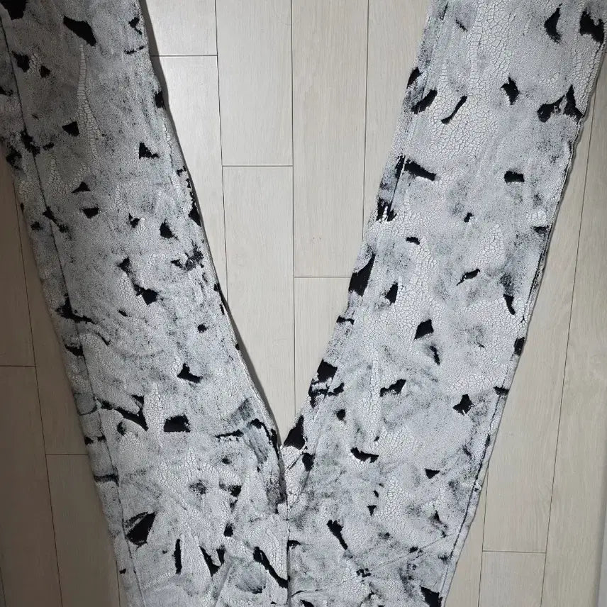 [BUNJANG] Eliot Emil Painted Jeans Denim / 엘리엇에밀 페인트진