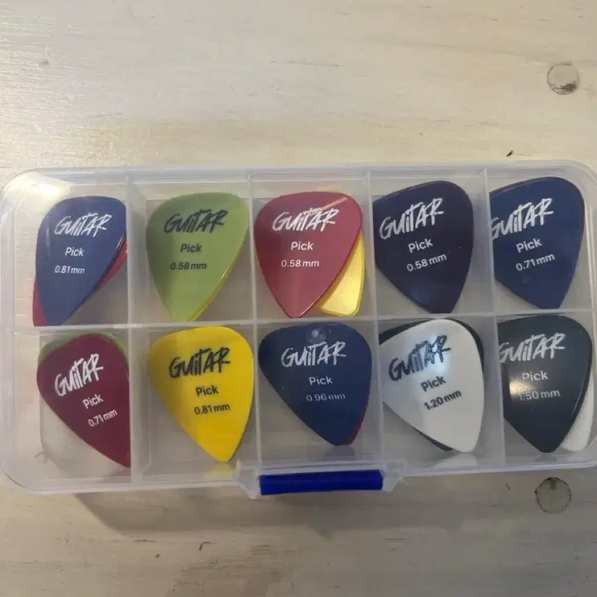 [BUNJANG] Guitar Picks Set with Case (20 pcs) / 기타 피크 20개 세트 + 보관 케이스