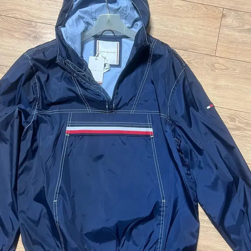 [BUNJANG] Tommy Hilfiger Navy Windbreaker Size M / 타미힐피거 바람막이 네이비 사이즈는 176이라고 적혀있고 M정도입니다 한번도 입은적 없어서 아주 깨끗합니다오늘만 이 가격에 판매합니다