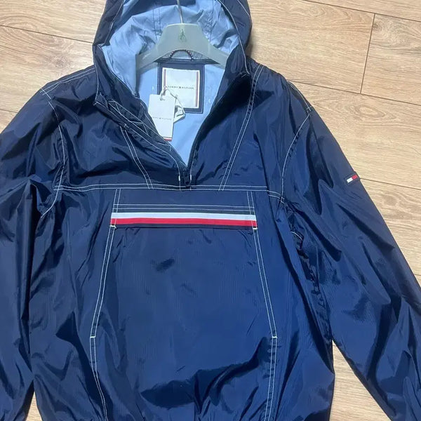 [BUNJANG] Tommy Hilfiger Navy Windbreaker Size M / 타미힐피거 바람막이 네이비 사이즈는 176이라고 적혀있고 M정도입니다 한번도 입은적 없어서 아주 깨끗합니다오늘만 이 가격에 판매합니다