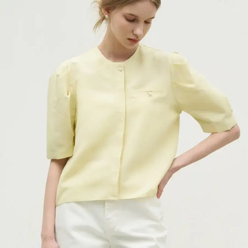 [BUNJANG] Adaul Pearl Button Puff Short Sleeve Collarless Blouse Lemon / 어다울 ADAUL 진주 버튼 퍼프 노카라 반팔 블라우스 레몬 F