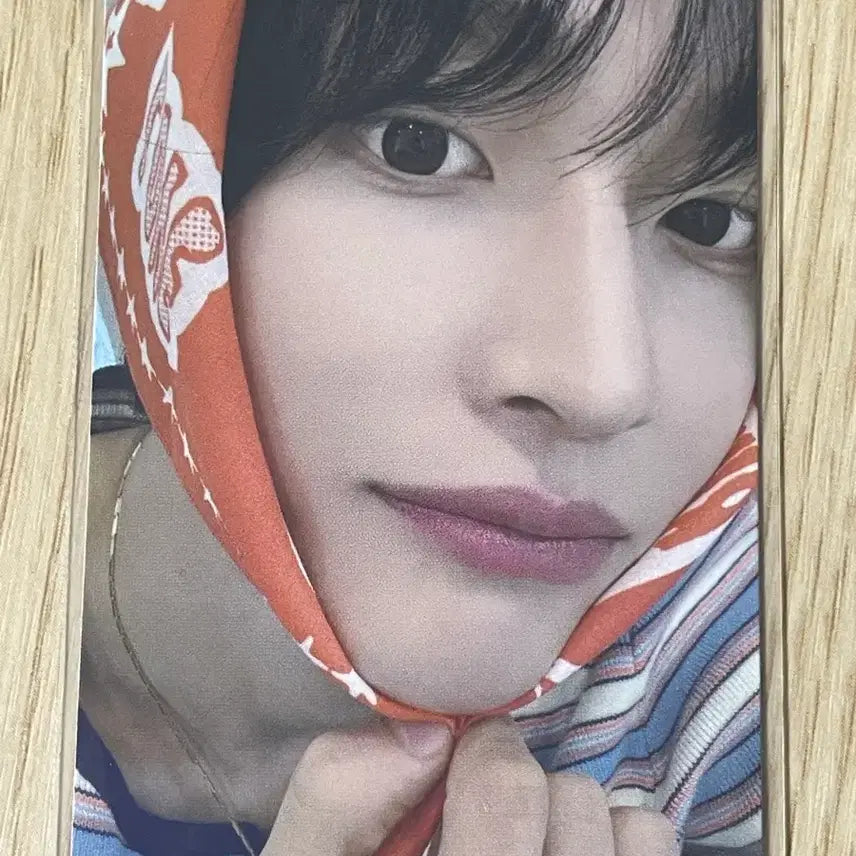 [BUNJANG] Everglow Yevin Bandana Photocard / 에버라이즈 원빈 반다나 포카
