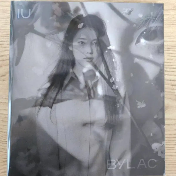 [BUNJANG] IU BYLAC Unsealed Album / 아이유 BYLAC 개봉앨범 판매