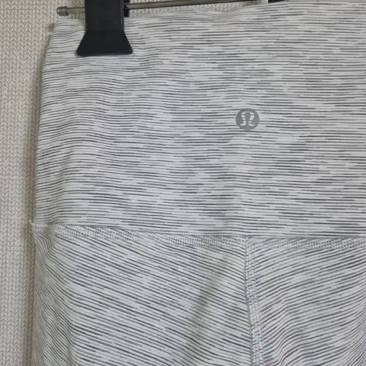 [BUNJANG] Lululemon White Stripe Leggings Size 2 / 룰루레몬 화이트 스트라이프 레깅스 2사이즈