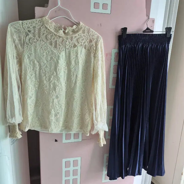 [BUNJANG] Ivory Lace Blouse & Navy Pleated Skirt Set - M / 아이보리 레이스 블라우스 네이비 플리츠 스커트 M