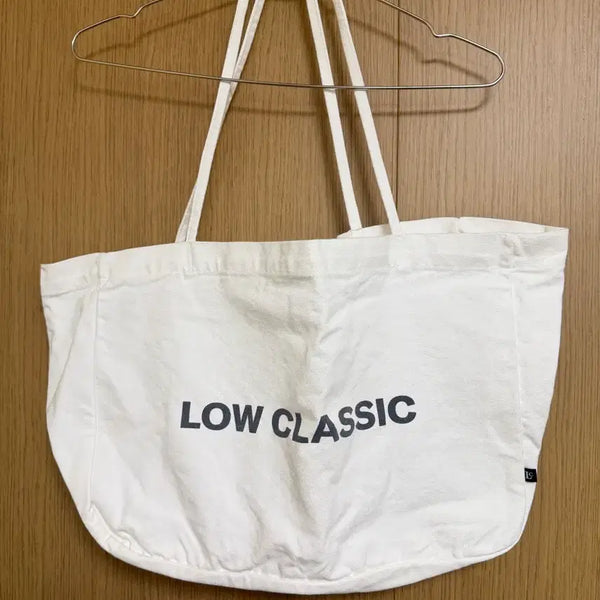 [BUNJANG] LOW CLASSIC Logo Canvas Bag White / 로우클래식 로고 캔버스백 화이트