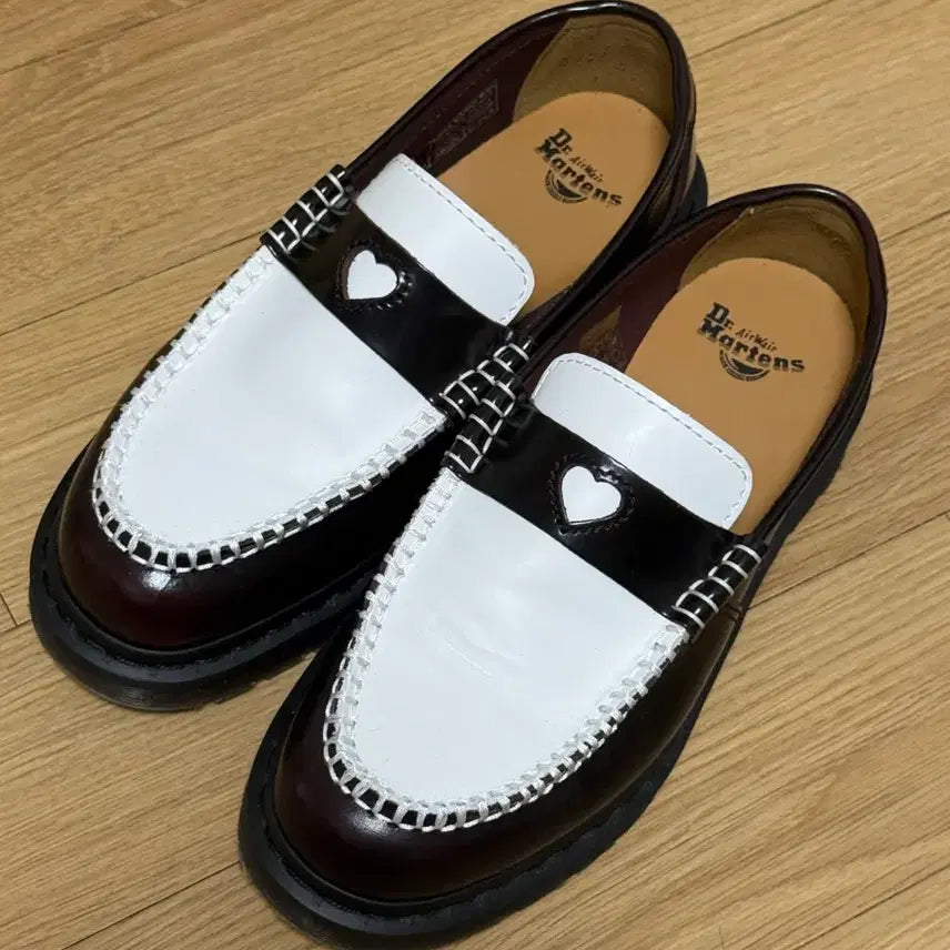 [BUNJANG] Dr. Martens Pantone Heart Loafers / 닥터마틴 팬톤하트 로퍼