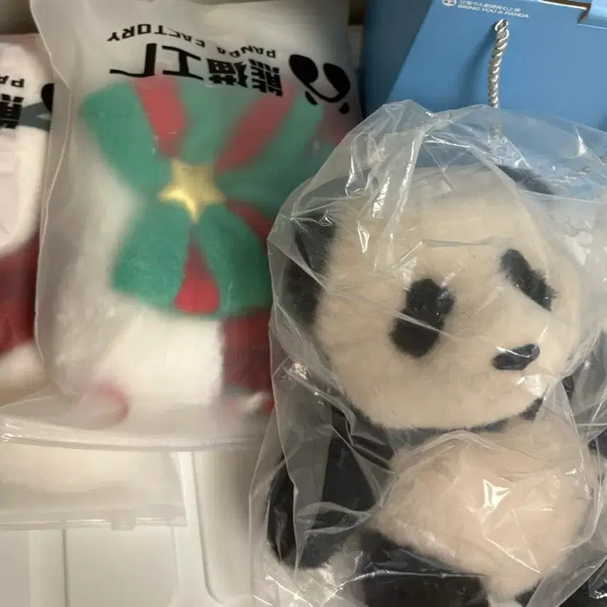 [BUNJANG] FuBao Panda Factory 'SunsalPu' Plush + 2 Christmas Outfits Bundle Set / 푸바오 판다팩토리 순살푸 + 크리스마스옷두개 일괄판매