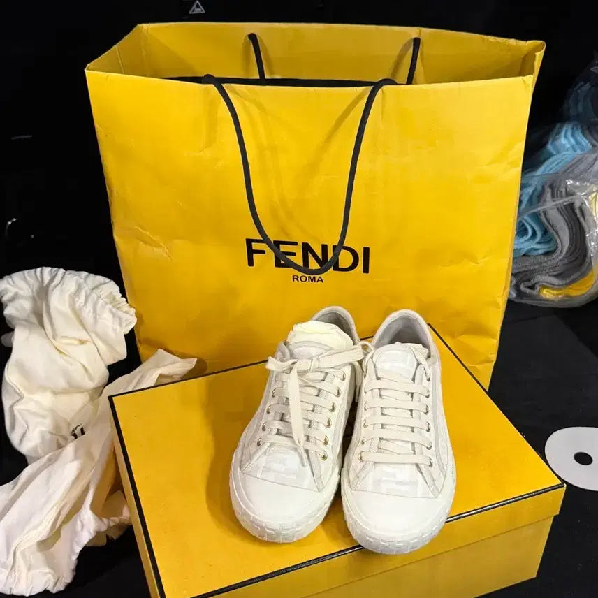 [BUNJANG] Fendi White Sneakers / 펜디 스니커즈 화이트