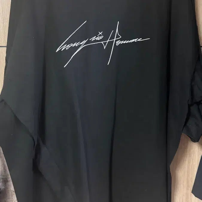 [BUNJANG] Songzio 25 Asymmetric Autograph Short Sleeve T-Shirt / 송지오 25 어시메트릭 오토그래프 반팔 48
