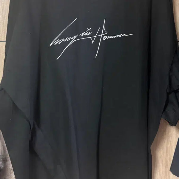 [BUNJANG] Songzio 25 Asymmetric Autograph Short Sleeve T-Shirt / 송지오 25 어시메트릭 오토그래프 반팔 48