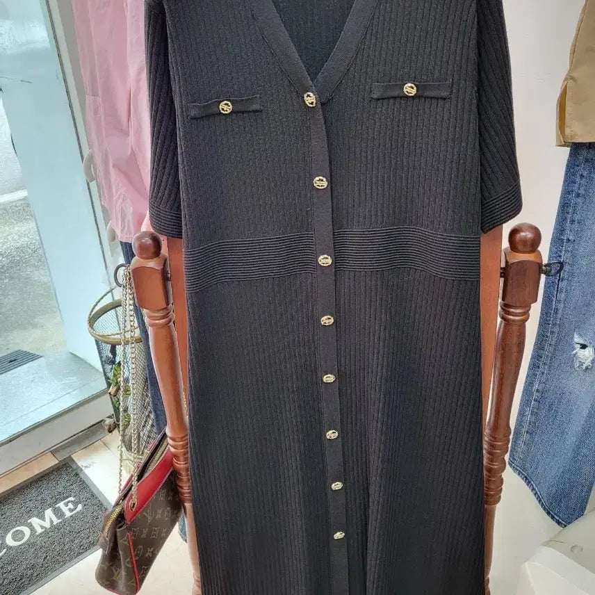 [BUNJANG] Black V-Neck Button Knit Midi Dress / 블랙 브이넥 단추 니트 원피스