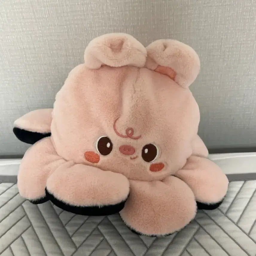 [BUNJANG] Stray Kids Changbin Dwaekki Double-Sided Octopus Plush / 스키즈 창빈 돼끼 양면 문어 인형