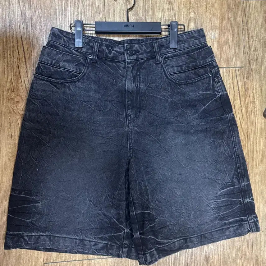 [BUNJANG] Juun.J Washed Black Denim Shorts / 준지 반바지