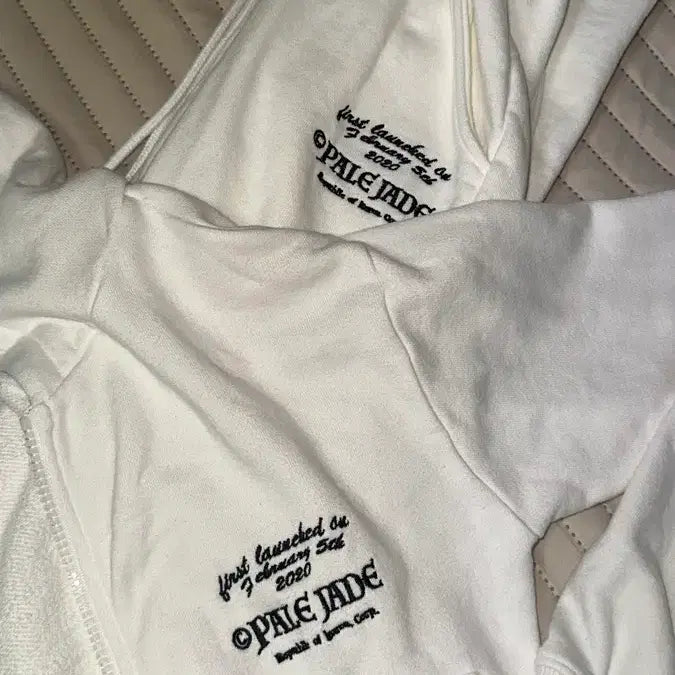 [BUNJANG] Pale Jade Logo Embroidered Hoodie and Pants Set - White / 페일제이드 후드집업 세트 화이트