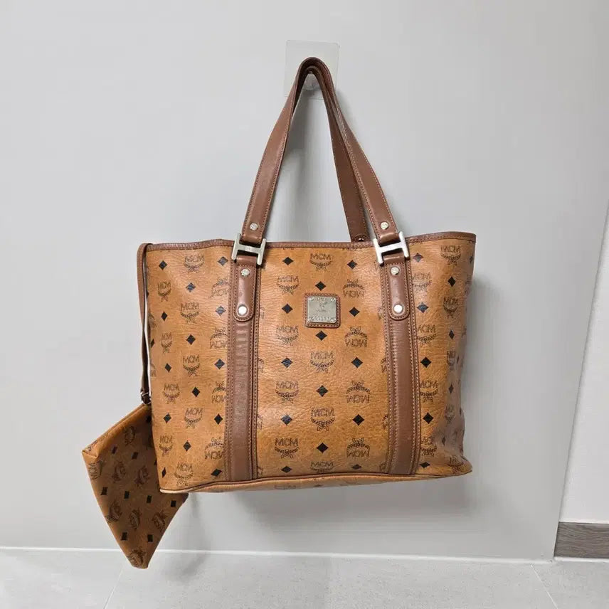 [BUNJANG] MCM Shopper Bag with Pouch / MCM 엠씨엠 넉넉한 쇼퍼백 파우치백 포함