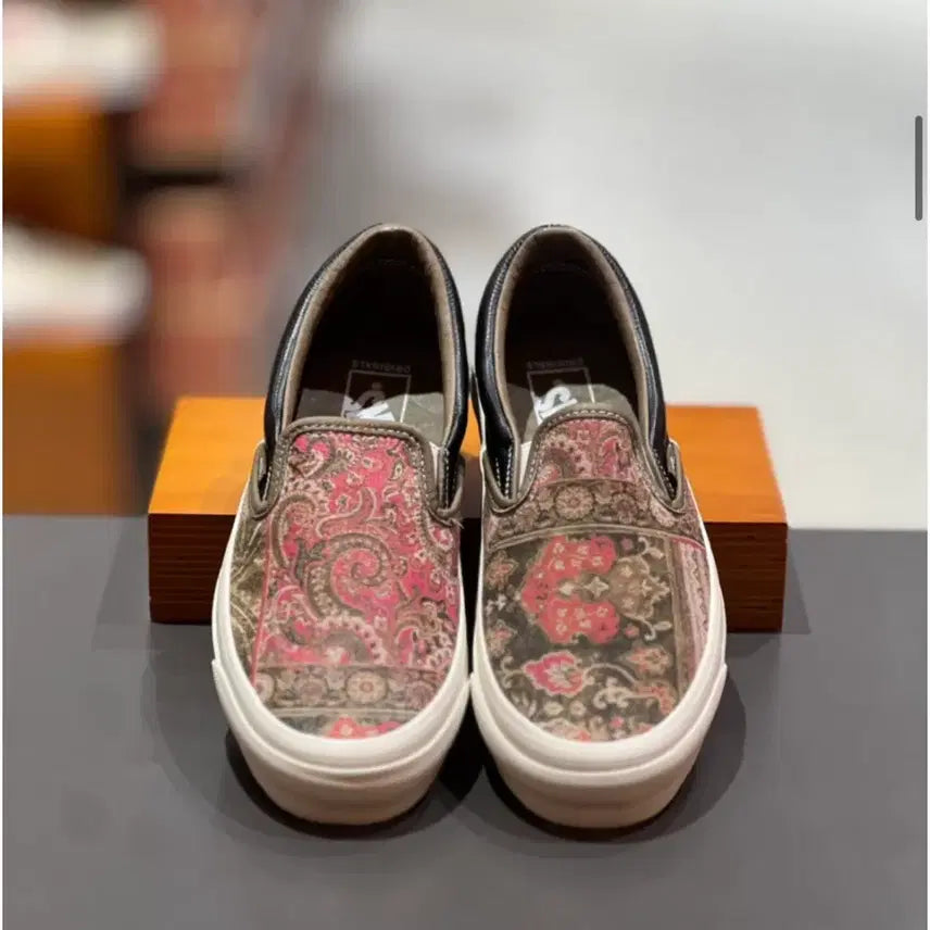 [BUNJANG] Vans Ethnic Paisley Slip-On Shoes (US Size 5) / 반스 에스닉 페이즐리 슬립온 225