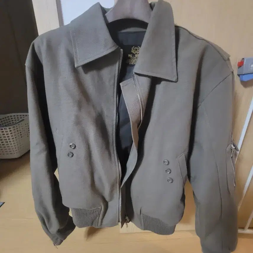 [BUNJANG] Pogservice Bomber Jacket Khaki Free Size / 거의새옷 포그서비스 봄버 자켓 카키색상 프리사이즈 pogservice