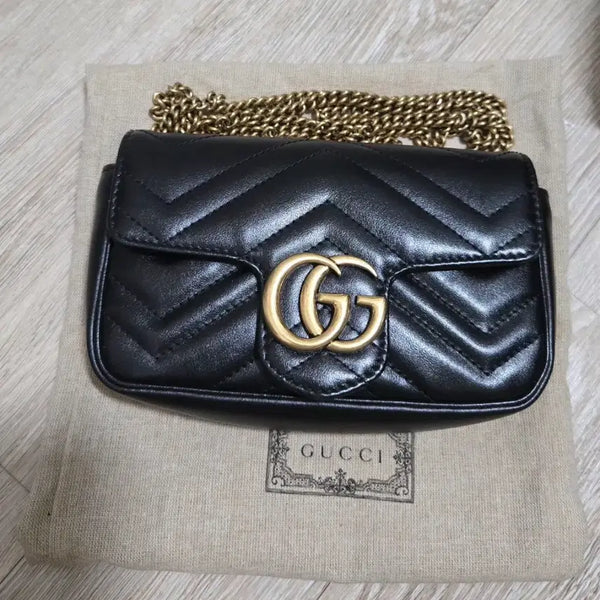 [BUNJANG] Gucci GG Marmont Matelassé Super Mini Shoulder Bag Black Gold Hardware / 구찌GG 마몬트 마틀라세 수퍼미니 숄더백 블랙 금장(급처분가)