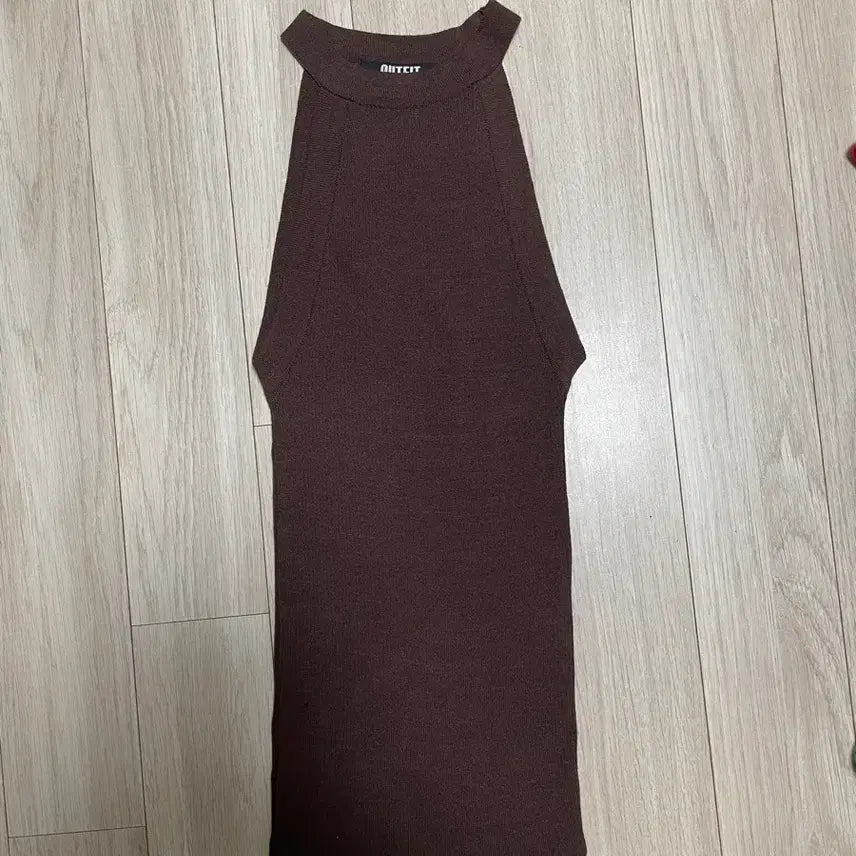 [BUNJANG] Ribbed Halterneck Tank Top - Brown / 골지 홀터넥 나시 브라운