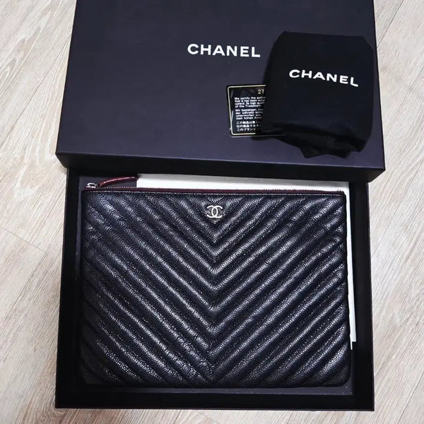 [BUNJANG] Chanel Chevron Caviar Medium Clutch Black / 샤넬 쉐브론 캐비어 미듐 클러치